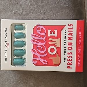 Hello Love - Irish They'd Get Along, Glittery Green Press-On Nails - NEW